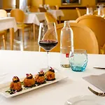 Ξενοδοχείο Daniya & Business 4*