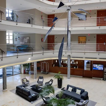 Daniya & Business 4*