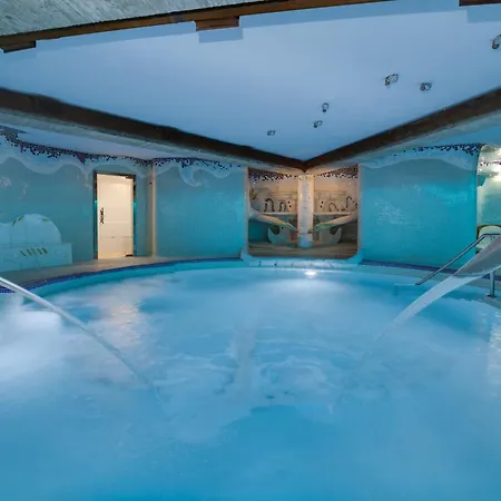 Daniya & Business 4* Szálloda 4*