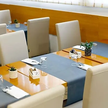 Отель Daniya & Business 4*