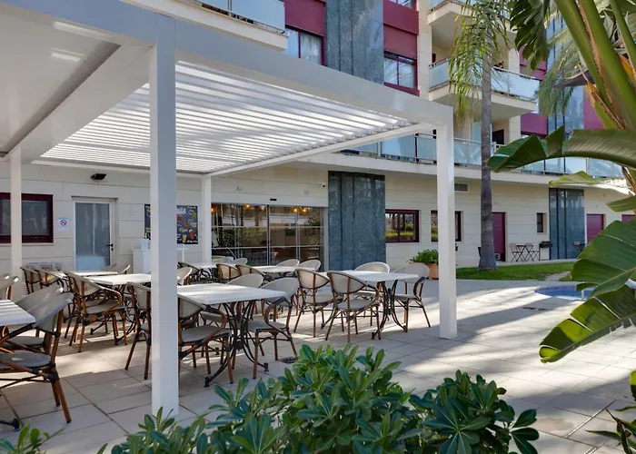 Otel Daniya & Business 4* 4*